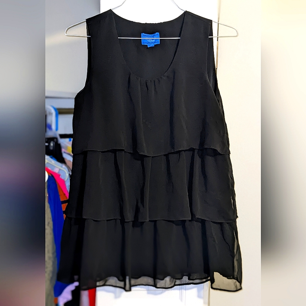 Simply Vera sleeveless, tiered, ruffle top